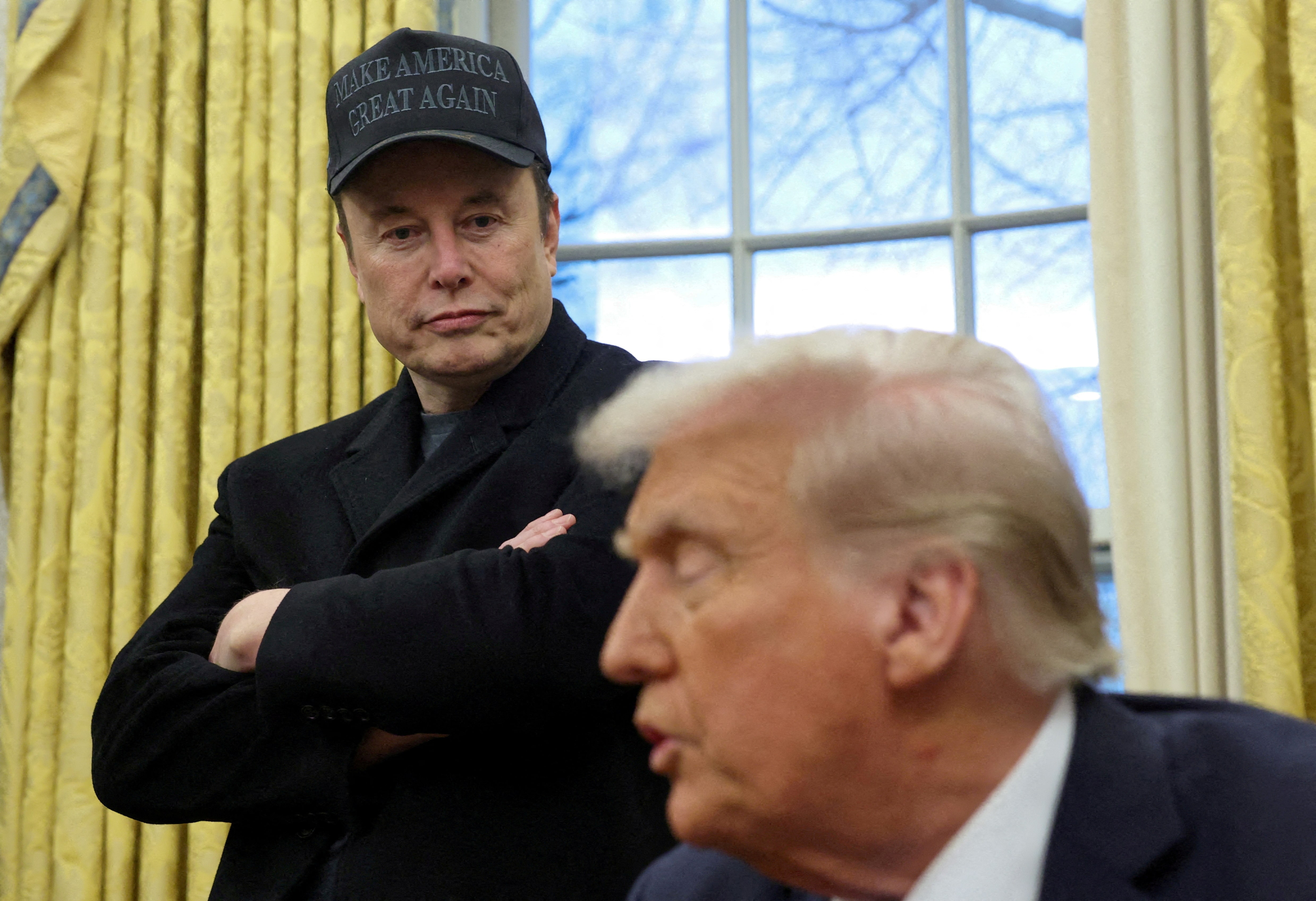 トランプ大統領、効率化省（DOGE）「責任者はイーロン・マスク氏」　政府の公式見解と矛盾